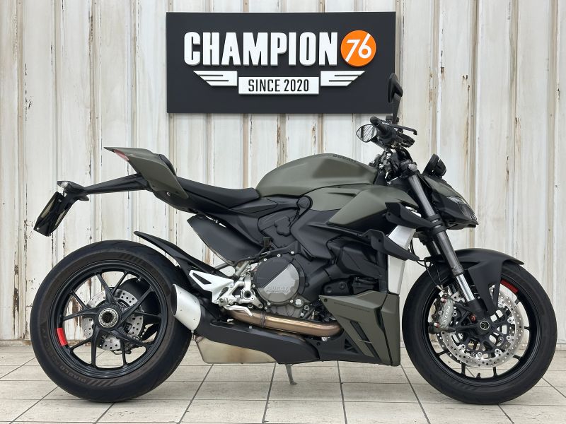 DUCATI ストリ-トファイタ-V2　ストームグリーン　水冷２気筒　一口ＵＳＢ　ＥＴＣ２．０ 