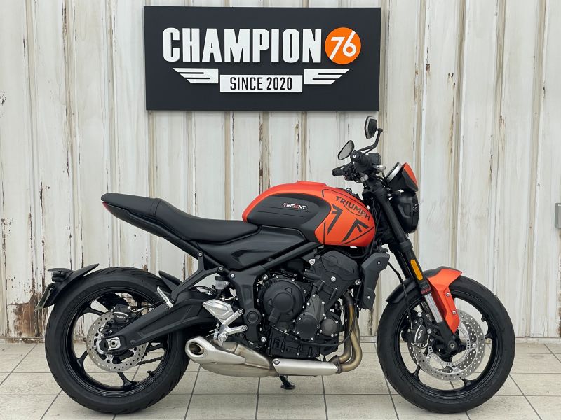 TRIUMPH トライデント660　メーターバイザー　トライアンフ純正バーエンドミラー　ＥＴＣ　一口ＵＳＢ　クリアハバオレンジ　ＡＢＳ 