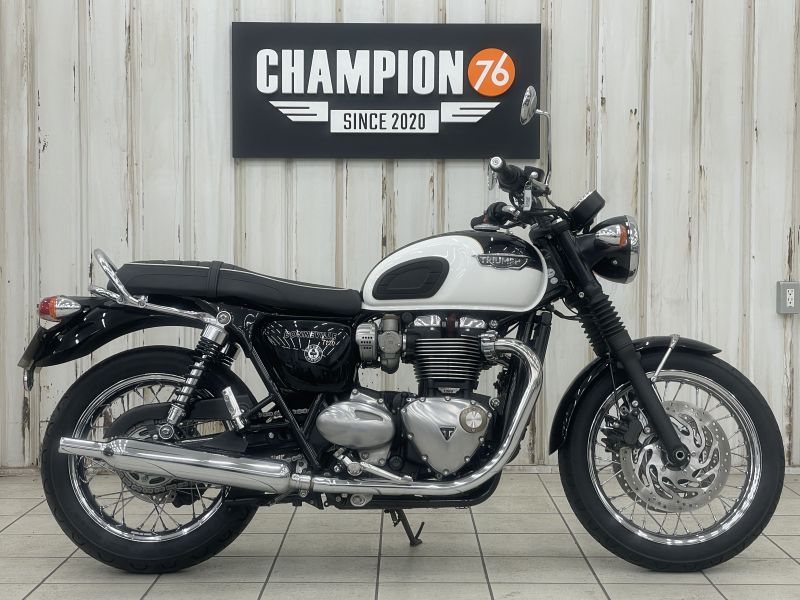 TRIUMPH ボンネビルT120　フルノーマル車　グラブバー　グリップヒーター　スポークホイール　モード切替　ＡＢＳ　ＥＴＣ