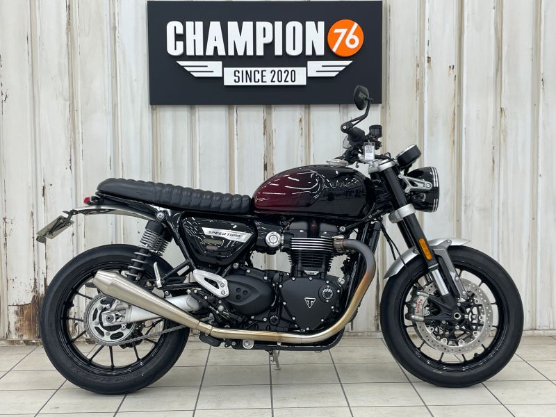 TRIUMPH　スピードツイン１２００　２０２４年ステルスエディション　ＢＡＢＹＦＡＣＥバックステップ　グリップヒーター　ＥＴＣ２.０